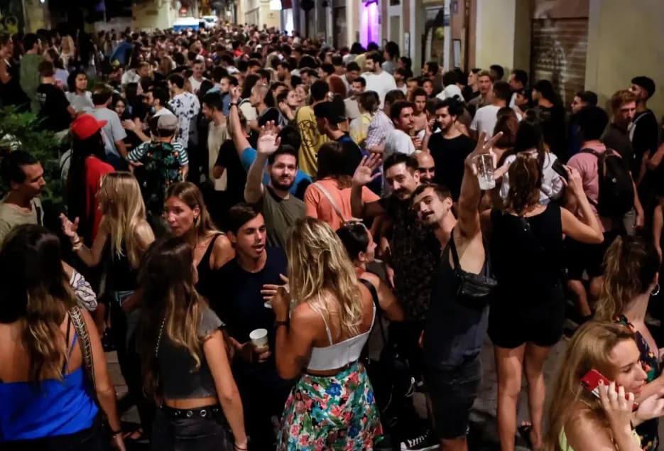 Nattliv i Gràcia - barer, häng & lokala favoriter 2026