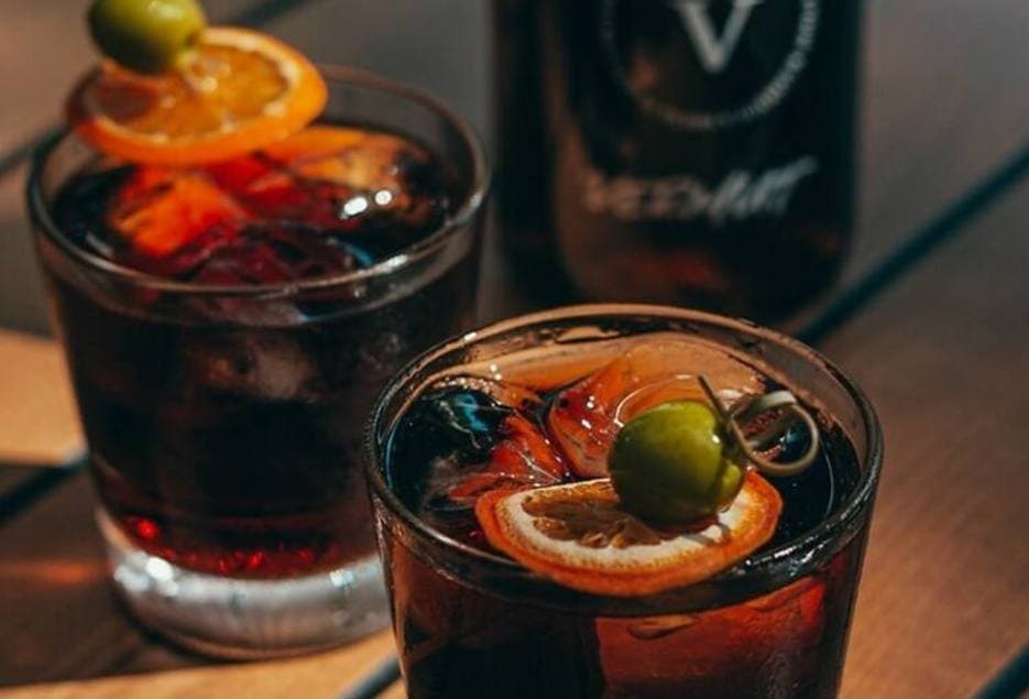 Vermut i Barcelona - Guide till Vermutbarer & Traditionen 2026